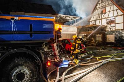 Rottenburg-Wendelsheim: Fachwerkhaus in Vollbrand - Bewohner gerettet - 3 Verletzte